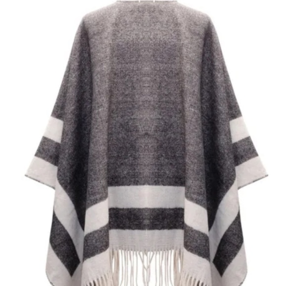 Walter Baker Verushka Reversible Poncho Charcoal/Ivory - Picture 2 of 8